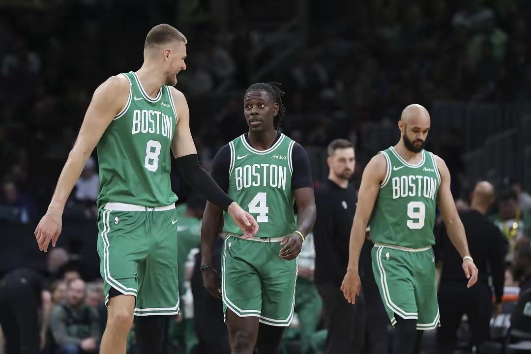 集结日NBA常规赛传出新动向；波士顿凯尔特人扳平良机；管理层表态：质疑声仍在；更衣室氛围转暖的简单介绍-乐鱼app下载