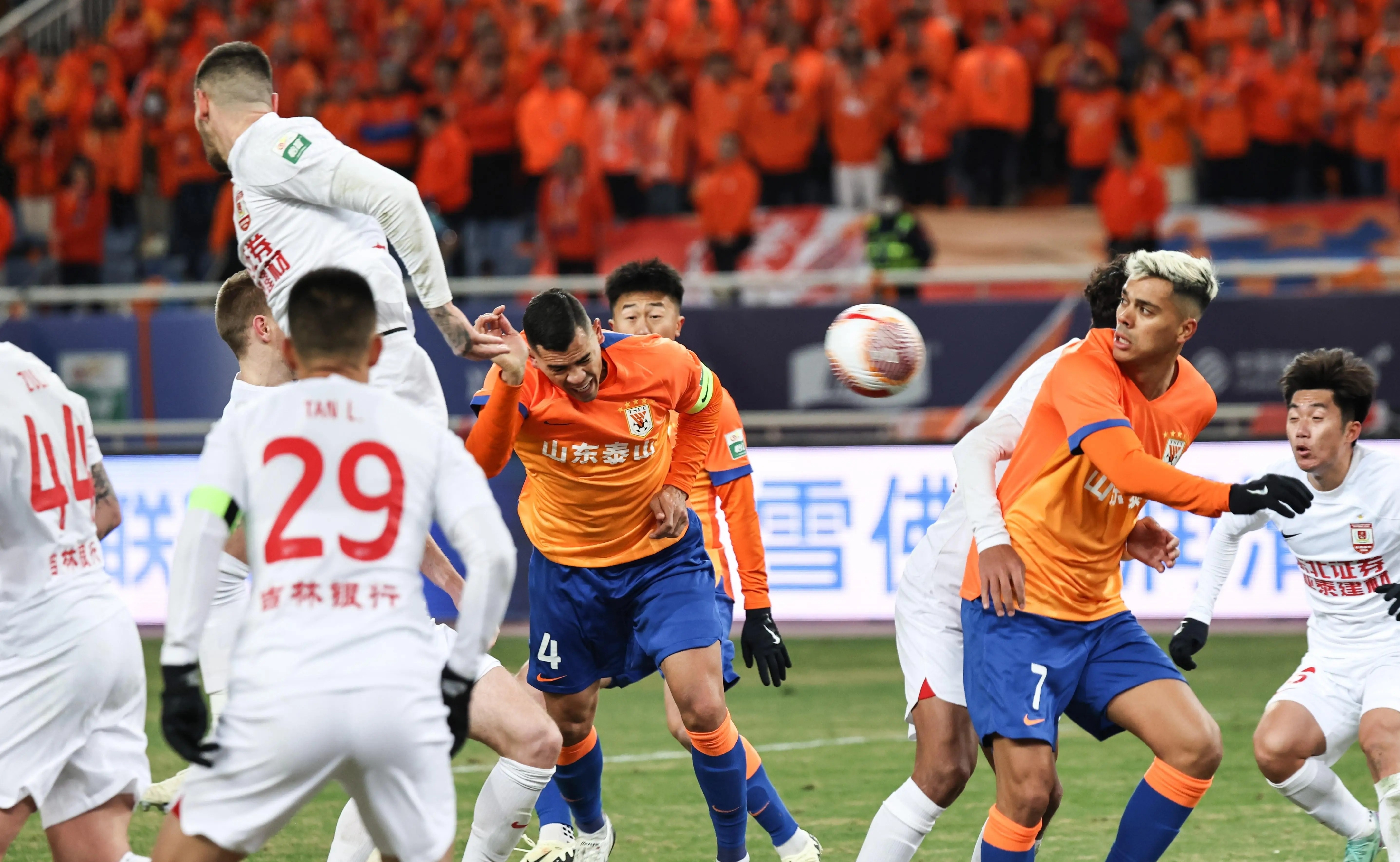 包含清晨中超焦点战，芝加哥公牛内部沟通，气氛紧张，阵容厚度经受考验的词条-乐鱼官网